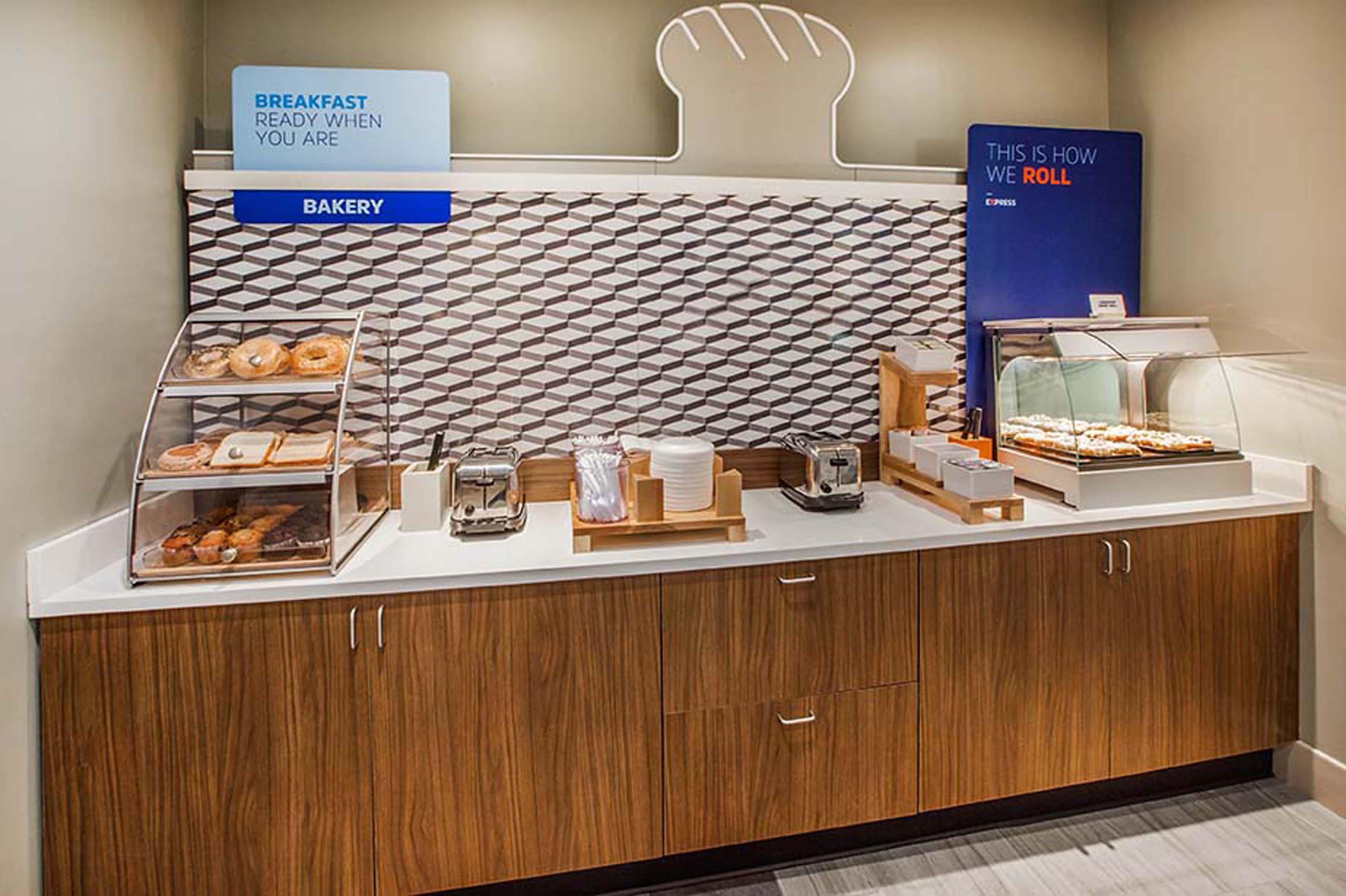 Holiday Inn Express Rochelle By Ihg Exterior photo