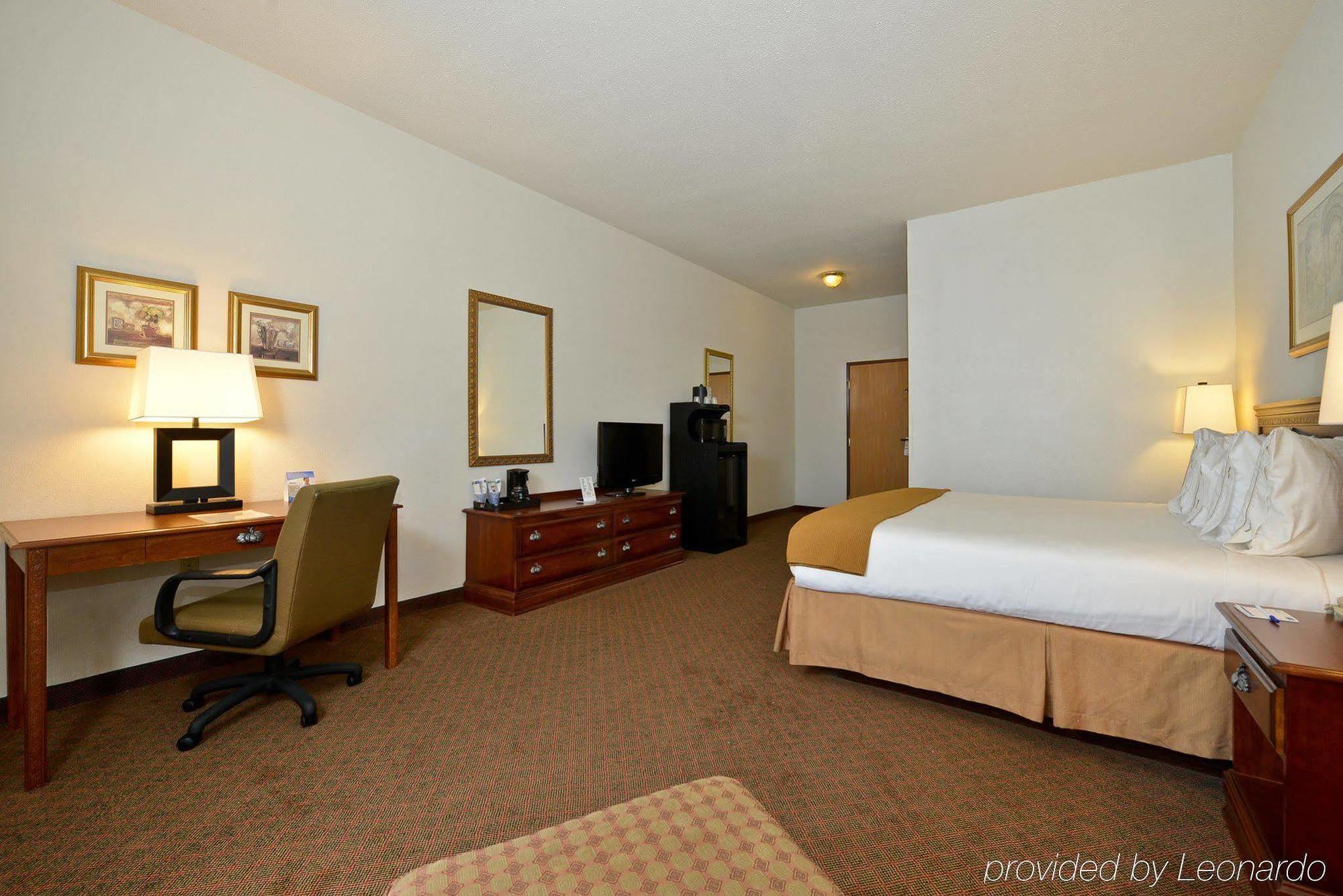 Holiday Inn Express Rochelle By Ihg Exterior photo